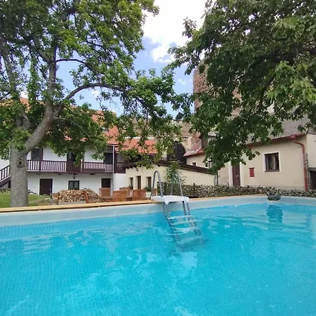 Anicka Villa